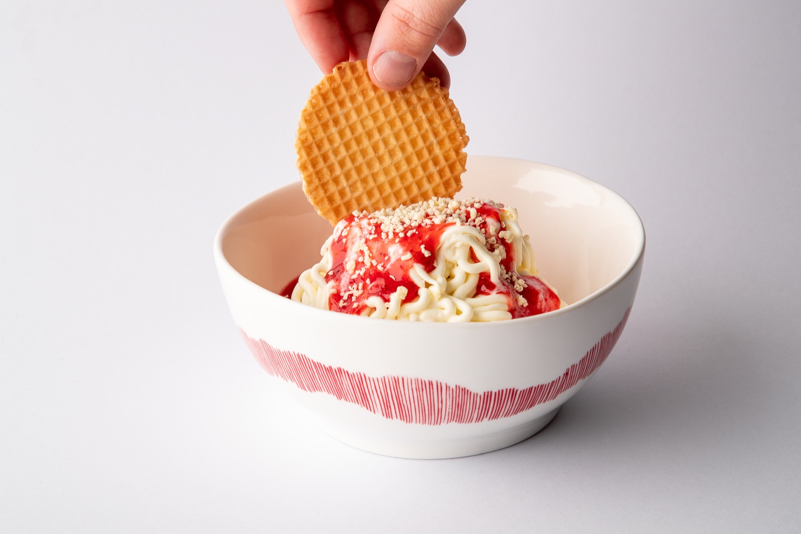Spaghetti-Eis Klassisch mit Waffel